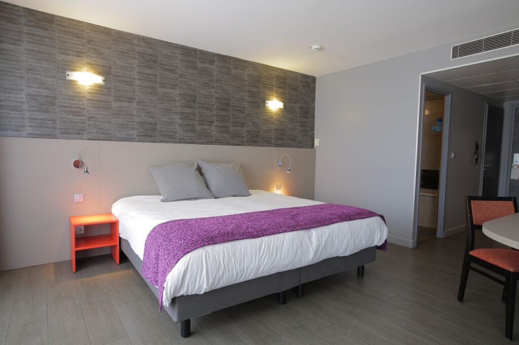 Chambre de l'hôtel Adelphia à Aix les Bains